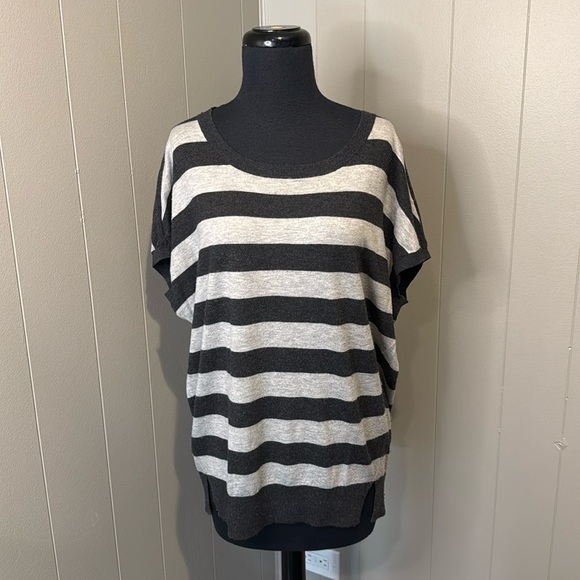 Vince Women’s Medium Stripe Sleeveless Tunic Cashmere Sweater Black Gray - Picture 1 of 7